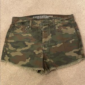 American Eagle high rise festival short